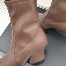 Jil Sander/吉尔桑达极26WF新品粗跟弹力靴系列秋冬衣橱百搭刚需单品低调奢牌诚意之作弹力靴筒妥 Jil Sander/吉尔桑达极26WF新品粗跟弹力靴系列秋冬衣橱百搭刚需单品低调奢牌诚意之作弹力靴筒妥