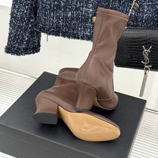 Jil Sander/吉尔桑达极26WF新品粗跟弹力靴系列秋冬衣橱百搭刚需单品低调奢牌诚意之作弹力靴筒妥 Jil Sander/吉尔桑达极26WF新品粗跟弹力靴系列秋冬衣橱百搭刚需单品低调奢牌诚意之作弹力靴筒妥