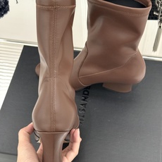 Jil Sander/吉尔桑达极26WF新品粗跟弹力靴系列秋冬衣橱百搭刚需单品低调奢牌诚意之作弹力靴筒妥 Jil Sander/吉尔桑达极26WF新品粗跟弹力靴系列秋冬衣橱百搭刚需单品低调奢牌诚意之作弹力靴筒妥