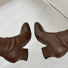 Jil Sander/吉尔桑达极26WF新品粗跟弹力靴系列秋冬衣橱百搭刚需单品低调奢牌诚意之作弹力靴筒妥 Jil Sander/吉尔桑达极26WF新品粗跟弹力靴系列秋冬衣橱百搭刚需单品低调奢牌诚意之作弹力靴筒妥