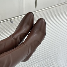 Jil Sander/吉尔桑达极26WF新品粗跟弹力靴系列秋冬衣橱百搭刚需单品低调奢牌诚意之作弹力靴筒妥 Jil Sander/吉尔桑达极26WF新品粗跟弹力靴系列秋冬衣橱百搭刚需单品低调奢牌诚意之作弹力靴筒妥