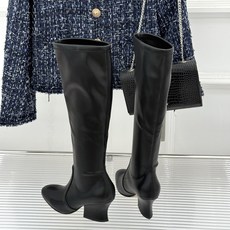 Jil Sander/吉尔桑达极26WF新品粗跟弹力靴系列秋冬衣橱百搭刚需单品低调奢牌诚意之作弹力靴筒妥 Jil Sander/吉尔桑达极26WF新品粗跟弹力靴系列秋冬衣橱百搭刚需单品低调奢牌诚意之作弹力靴筒妥