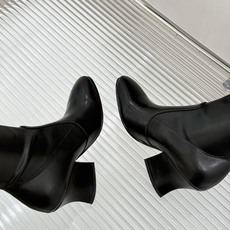 Jil Sander/吉尔桑达极26WF新品粗跟弹力靴系列秋冬衣橱百搭刚需单品低调奢牌诚意之作弹力靴筒妥 Jil Sander/吉尔桑达极26WF新品粗跟弹力靴系列秋冬衣橱百搭刚需单品低调奢牌诚意之作弹力靴筒妥