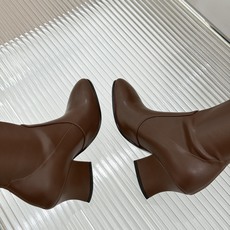 Jil Sander/吉尔桑达极26WF新品粗跟弹力靴系列秋冬衣橱百搭刚需单品低调奢牌诚意之作弹力靴筒妥 Jil Sander/吉尔桑达极26WF新品粗跟弹力靴系列秋冬衣橱百搭刚需单品低调奢牌诚意之作弹力靴筒妥
