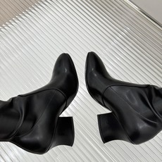 Jil Sander/吉尔桑达极26WF新品粗跟弹力靴系列秋冬衣橱百搭刚需单品低调奢牌诚意之作弹力靴筒妥 Jil Sander/吉尔桑达极26WF新品粗跟弹力靴系列秋冬衣橱百搭刚需单品低调奢牌诚意之作弹力靴筒妥