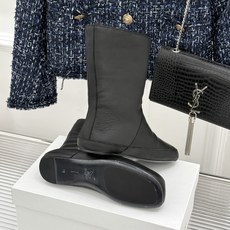 The Row 26WF新品极简雪地靴羊毛短靴冬日鞋柜宝藏单品低调高级氛围感拉满通勤出街都适配老钱风质感 The Row 26WF新品极简雪地靴羊毛短靴冬日鞋柜宝藏单品低调高级氛围感拉满通勤出街都适配老钱风质感