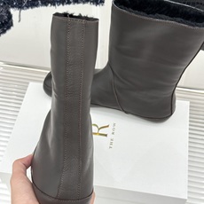 The Row 26WF新品极简雪地靴羊毛短靴冬日鞋柜宝藏单品低调高级氛围感拉满通勤出街都适配老钱风质感 The Row 26WF新品极简雪地靴羊毛短靴冬日鞋柜宝藏单品低调高级氛围感拉满通勤出街都适配老钱风质感