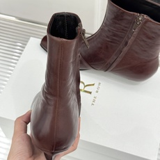 The Row 26WF新品极简方头小坡跟短靴老钱风质感低调又高级细腻小牛皮勾勒利落线条坡跟稳当行走全天 The Row 26WF新品极简方头小坡跟短靴老钱风质感低调又高级细腻小牛皮勾勒利落线条坡跟稳当行走全天