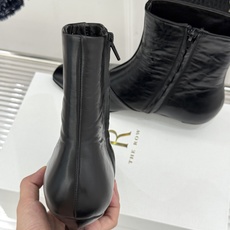 The Row 26WF新品极简方头小坡跟短靴老钱风质感低调又高级细腻小牛皮勾勒利落线条坡跟稳当行走全天 The Row 26WF新品极简方头小坡跟短靴老钱风质感低调又高级细腻小牛皮勾勒利落线条坡跟稳当行走全天