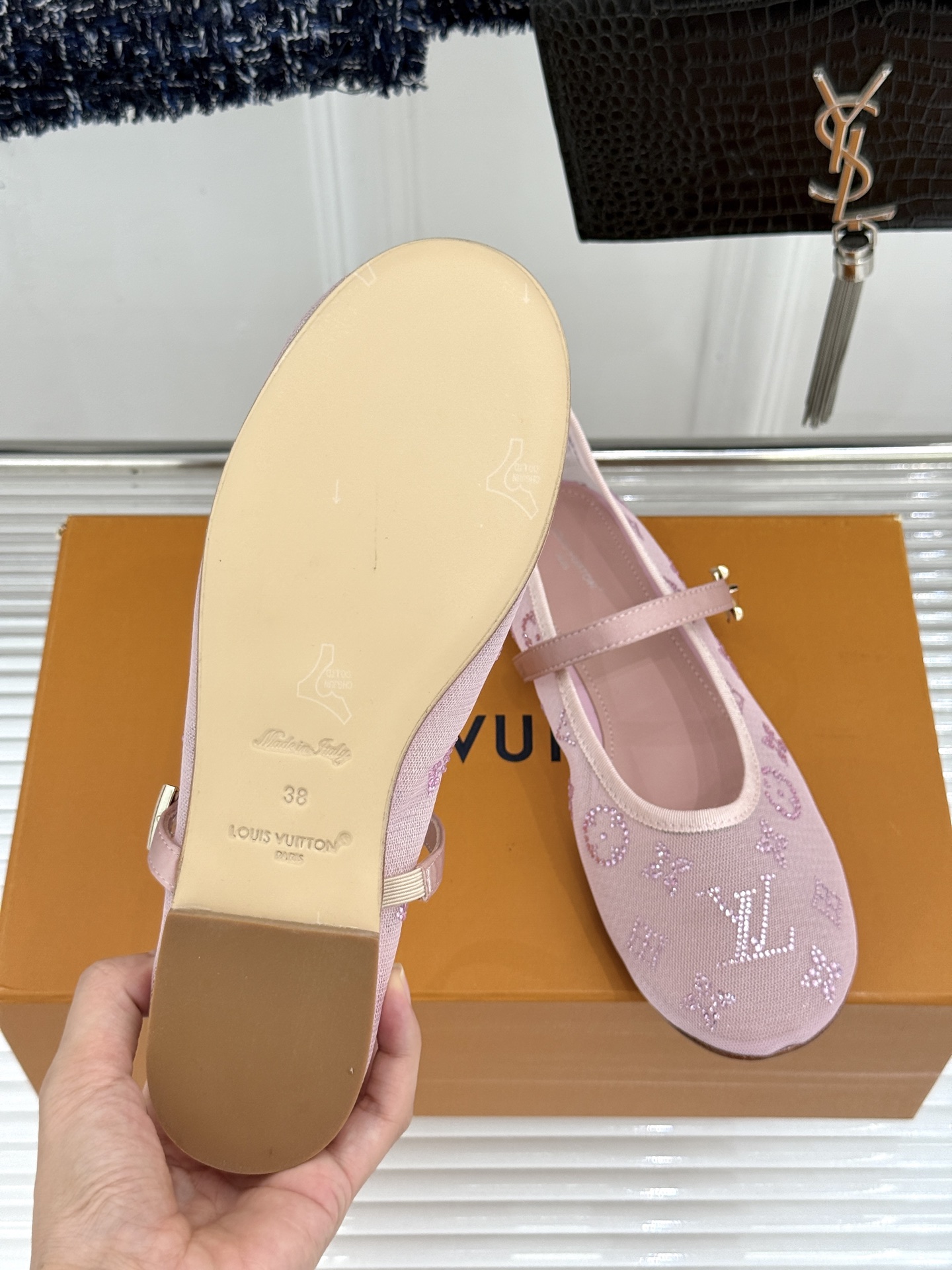 L*V驴家26WF新品网纱水钻平底玛丽珍鞋网纱缀钻玛丽珍登场轻纱覆足笼着朦胧柔光水钻折射细碎星光玛丽珍扣