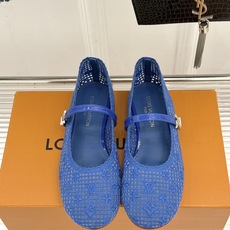 L*V驴家26WF新品网面镂空平底玛丽珍鞋网面镂空解锁清透质感平底玛丽珍雅致登场Monogram花饰缀于 L*V驴家26WF新品网面镂空平底玛丽珍鞋网面镂空解锁清透质感平底玛丽珍雅致登场Monogram花饰缀于