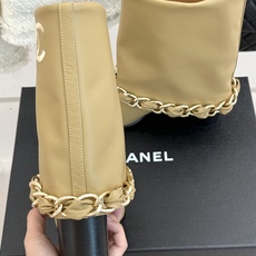 CHANE*|小香25k秋冬新品大链条拼色粗跟裤管靴标志性的大链条设计,把经典玩出花!粗旷却不失精致的金 CHANE*|小香25k秋冬新品大链条拼色粗跟裤管靴标志性的大链条设计,把经典玩出花!粗旷却不失精致的金