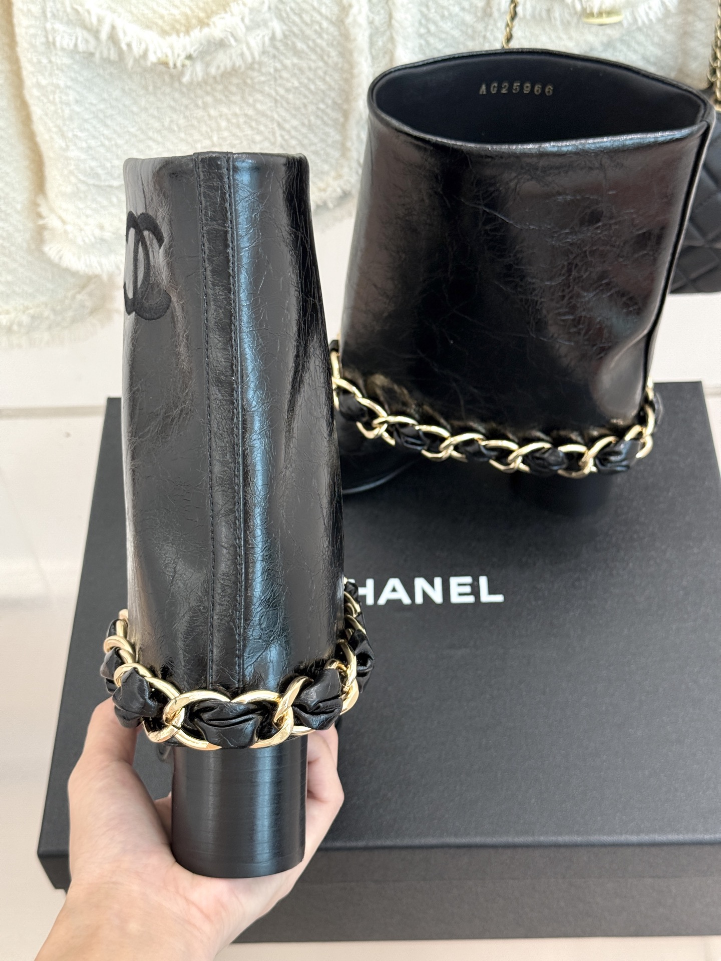 CHANE*｜小香25k秋冬新品大链条拼色粗跟裤管靴标志性的大链条设计，把经典玩出花！粗旷却不失精致的金