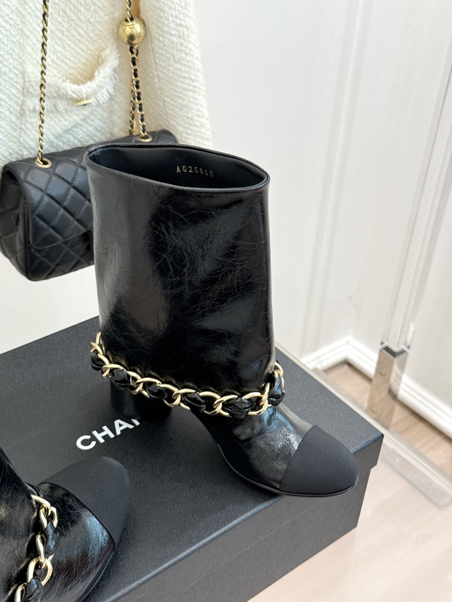 CHANE*｜小香25k秋冬新品大链条拼色粗跟裤管靴标志性的大链条设计，把经典玩出花！粗旷却不失精致的金