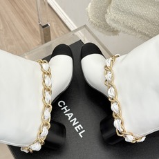CHANE*|小香25k秋冬新品大链条拼色粗跟裤管靴标志性的大链条设计,把经典玩出花!粗旷却不失精致的金 CHANE*|小香25k秋冬新品大链条拼色粗跟裤管靴标志性的大链条设计,把经典玩出花!粗旷却不失精致的金