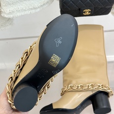CHANE*|小香25k秋冬新品大链条拼色粗跟裤管靴标志性的大链条设计,把经典玩出花!粗旷却不失精致的金 CHANE*|小香25k秋冬新品大链条拼色粗跟裤管靴标志性的大链条设计,把经典玩出花!粗旷却不失精致的金