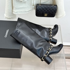CHANE*|小香25k秋冬新品大链条拼色粗跟裤管靴标志性的大链条设计,把经典玩出花!粗旷却不失精致的金 CHANE*|小香25k秋冬新品大链条拼色粗跟裤管靴标志性的大链条设计,把经典玩出花!粗旷却不失精致的金