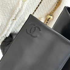 CHANE*|小香25k秋冬新品大链条拼色粗跟裤管靴标志性的大链条设计,把经典玩出花!粗旷却不失精致的金 CHANE*|小香25k秋冬新品大链条拼色粗跟裤管靴标志性的大链条设计,把经典玩出花!粗旷却不失精致的金