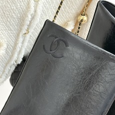CHANE*|小香25k秋冬新品大链条拼色粗跟裤管靴标志性的大链条设计,把经典玩出花!粗旷却不失精致的金 CHANE*|小香25k秋冬新品大链条拼色粗跟裤管靴标志性的大链条设计,把经典玩出花!粗旷却不失精致的金