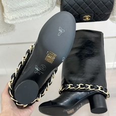 CHANE*|小香25k秋冬新品大链条拼色粗跟裤管靴标志性的大链条设计,把经典玩出花!粗旷却不失精致的金 CHANE*|小香25k秋冬新品大链条拼色粗跟裤管靴标志性的大链条设计,把经典玩出花!粗旷却不失精致的金
