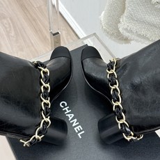 CHANE*|小香25k秋冬新品大链条拼色粗跟裤管靴标志性的大链条设计,把经典玩出花!粗旷却不失精致的金 CHANE*|小香25k秋冬新品大链条拼色粗跟裤管靴标志性的大链条设计,把经典玩出花!粗旷却不失精致的金