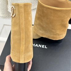 短靴CHANE*|小香25k秋冬新品链条双C拼色粗跟裤管靴长靴这双裤管靴简直是时尚圈的缪斯!靴筒设计挺阔 短靴CHANE*|小香25k秋冬新品链条双C拼色粗跟裤管靴长靴这双裤管靴简直是时尚圈的缪斯!靴筒设计挺阔