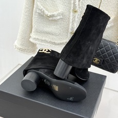 短靴CHANE*|小香25k秋冬新品链条双C拼色粗跟裤管靴长靴这双裤管靴简直是时尚圈的缪斯!靴筒设计挺阔 短靴CHANE*|小香25k秋冬新品链条双C拼色粗跟裤管靴长靴这双裤管靴简直是时尚圈的缪斯!靴筒设计挺阔