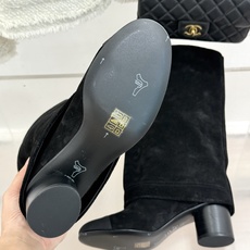 长靴CHANE*|小香25k秋冬新品链条双C拼色粗跟裤管靴长靴这双裤管靴简直是时尚圈的缪斯!靴筒设计挺阔 长靴CHANE*|小香25k秋冬新品链条双C拼色粗跟裤管靴长靴这双裤管靴简直是时尚圈的缪斯!靴筒设计挺阔