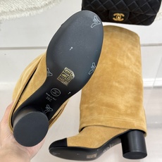 长靴CHANE*|小香25k秋冬新品链条双C拼色粗跟裤管靴长靴这双裤管靴简直是时尚圈的缪斯!靴筒设计挺阔 长靴CHANE*|小香25k秋冬新品链条双C拼色粗跟裤管靴长靴这双裤管靴简直是时尚圈的缪斯!靴筒设计挺阔