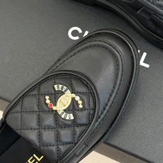 CHANE*|小香经典书包扣 菱格翻盖乐福鞋 经典款永不过时 小香风精髓狠狠拿捏 鞋柜必有它位置 金扣复古感拉满 上脚巨 CHANE*|小香经典书包扣 菱格翻盖乐福鞋 经典款永不过时 小香风精髓狠狠拿捏 鞋柜必有它位置 金扣复古感拉满 上脚巨