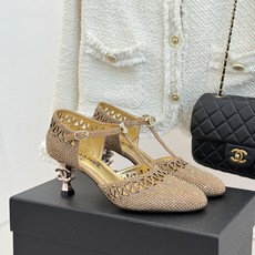 CHANE*|小香26A新品水钻 T字带高跟凉鞋 满钻缀饰流光婉转 纤细T带勾勒足背线条 上脚自带千金感 细高跟衬得腿型 CHANE*|小香26A新品水钻 T字带高跟凉鞋 满钻缀饰流光婉转 纤细T带勾勒足背线条 上脚自带千金感 细高跟衬得腿型