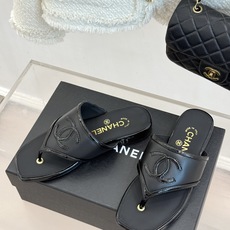 CHANE*|小香经典大双C 方头夹脚平底人字拖鞋 夏日的温柔贵气感 皮面蝴蝶结轻落脚背 双C金标藏着法式浪漫 小羊皮贴 CHANE*|小香经典大双C 方头夹脚平底人字拖鞋 夏日的温柔贵气感 皮面蝴蝶结轻落脚背 双C金标藏着法式浪漫 小羊皮贴