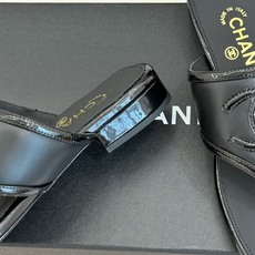 CHANE*|小香经典大双C 方头夹脚平底人字拖鞋 夏日的温柔贵气感 皮面蝴蝶结轻落脚背 双C金标藏着法式浪漫 小羊皮贴 CHANE*|小香经典大双C 方头夹脚平底人字拖鞋 夏日的温柔贵气感 皮面蝴蝶结轻落脚背 双C金标藏着法式浪漫 小羊皮贴