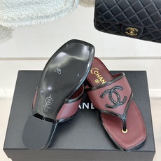 CHANE*|小香经典大双C 方头夹脚平底人字拖鞋 夏日的温柔贵气感 皮面蝴蝶结轻落脚背 双C金标藏着法式浪漫 小羊皮贴 CHANE*|小香经典大双C 方头夹脚平底人字拖鞋 夏日的温柔贵气感 皮面蝴蝶结轻落脚背 双C金标藏着法式浪漫 小羊皮贴
