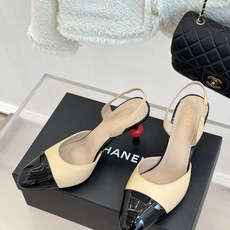 CHANE*|小香26A苹果跟 拼色后空高跟凉鞋 红苹果鞋跟缀双C标识 黑白拼色复古又灵动 漆皮鞋头亮泽细腻 后空剪裁利 CHANE*|小香26A苹果跟 拼色后空高跟凉鞋 红苹果鞋跟缀双C标识 黑白拼色复古又灵动 漆皮鞋头亮泽细腻 后空剪裁利