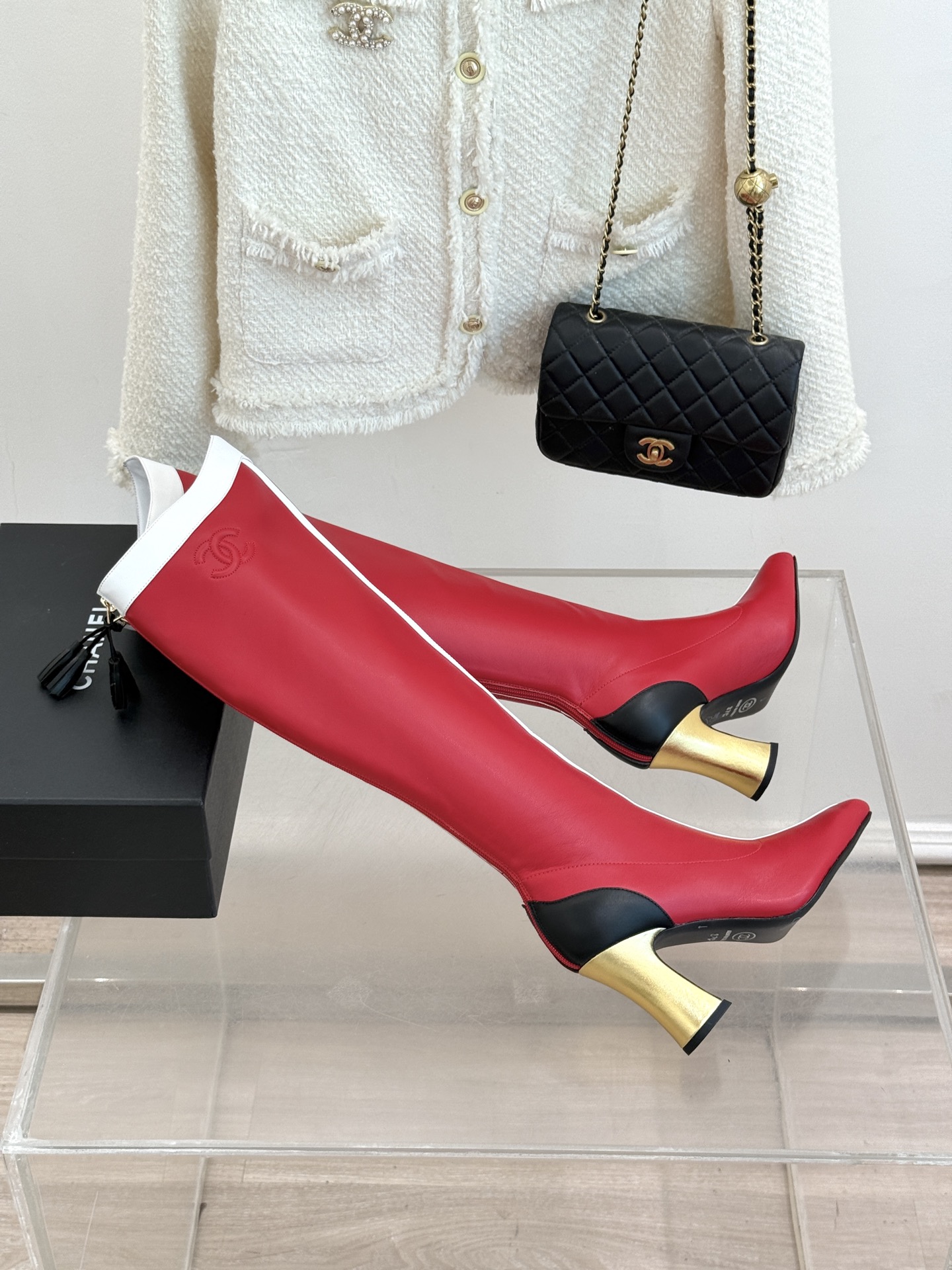 CHANE*|小香26A秋冬新品 双C拼接方头金属跟高跟长靴 秋冬鞋柜必有它位置 时髦精闭眼入不亏 解锁秋冬穿搭万能密码 CHANE*|小香26A秋冬新品 双C拼接方头金属跟高跟长靴 秋冬鞋柜必有它位置 时髦精闭眼入不亏 解锁秋冬穿搭万能密码