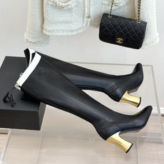 CHANE*|小香26A秋冬新品 双C拼接方头金属跟高跟长靴 秋冬鞋柜必有它位置 时髦精闭眼入不亏 解锁秋冬穿搭万能密码 CHANE*|小香26A秋冬新品 双C拼接方头金属跟高跟长靴 秋冬鞋柜必有它位置 时髦精闭眼入不亏 解锁秋冬穿搭万能密码