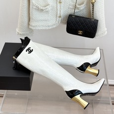 CHANE*|小香26A秋冬新品 双C拼接方头金属跟高跟长靴 秋冬鞋柜必有它位置 时髦精闭眼入不亏 解锁秋冬穿搭万能密码 CHANE*|小香26A秋冬新品 双C拼接方头金属跟高跟长靴 秋冬鞋柜必有它位置 时髦精闭眼入不亏 解锁秋冬穿搭万能密码