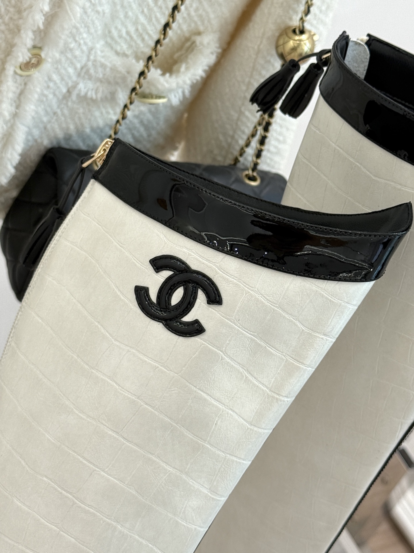 CHANE*|小香26A秋冬新品 双C拼接方头金属跟高跟长靴 秋冬鞋柜必有它位置 时髦精闭眼入不亏 解锁秋冬穿搭万能密码 CHANE*|小香26A秋冬新品 双C拼接方头金属跟高跟长靴 秋冬鞋柜必有它位置 时髦精闭眼入不亏 解锁秋冬穿搭万能密码
