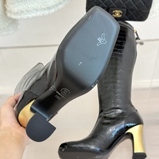 CHANE*|小香26A秋冬新品 双C拼接方头金属跟高跟长靴 秋冬鞋柜必有它位置 时髦精闭眼入不亏 解锁秋冬穿搭万能密码 CHANE*|小香26A秋冬新品 双C拼接方头金属跟高跟长靴 秋冬鞋柜必有它位置 时髦精闭眼入不亏 解锁秋冬穿搭万能密码