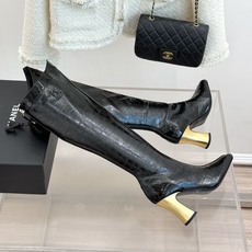 CHANE*|小香26A秋冬新品 双C拼接方头金属跟高跟长靴 秋冬鞋柜必有它位置 时髦精闭眼入不亏 解锁秋冬穿搭万能密码 CHANE*|小香26A秋冬新品 双C拼接方头金属跟高跟长靴 秋冬鞋柜必有它位置 时髦精闭眼入不亏 解锁秋冬穿搭万能密码