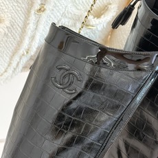 CHANE*|小香26A秋冬新品 双C拼接方头金属跟高跟长靴 秋冬鞋柜必有它位置 时髦精闭眼入不亏 解锁秋冬穿搭万能密码 CHANE*|小香26A秋冬新品 双C拼接方头金属跟高跟长靴 秋冬鞋柜必有它位置 时髦精闭眼入不亏 解锁秋冬穿搭万能密码