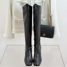 CHANE*|小香26A秋冬新品 双C拼接方头金属跟高跟长靴 秋冬鞋柜必有它位置 时髦精闭眼入不亏 解锁秋冬穿搭万能密码 CHANE*|小香26A秋冬新品 双C拼接方头金属跟高跟长靴 秋冬鞋柜必有它位置 时髦精闭眼入不亏 解锁秋冬穿搭万能密码