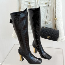 CHANE*|小香26A秋冬新品 双C拼接方头金属跟高跟长靴 秋冬鞋柜必有它位置 时髦精闭眼入不亏 解锁秋冬穿搭万能密码 CHANE*|小香26A秋冬新品 双C拼接方头金属跟高跟长靴 秋冬鞋柜必有它位置 时髦精闭眼入不亏 解锁秋冬穿搭万能密码
