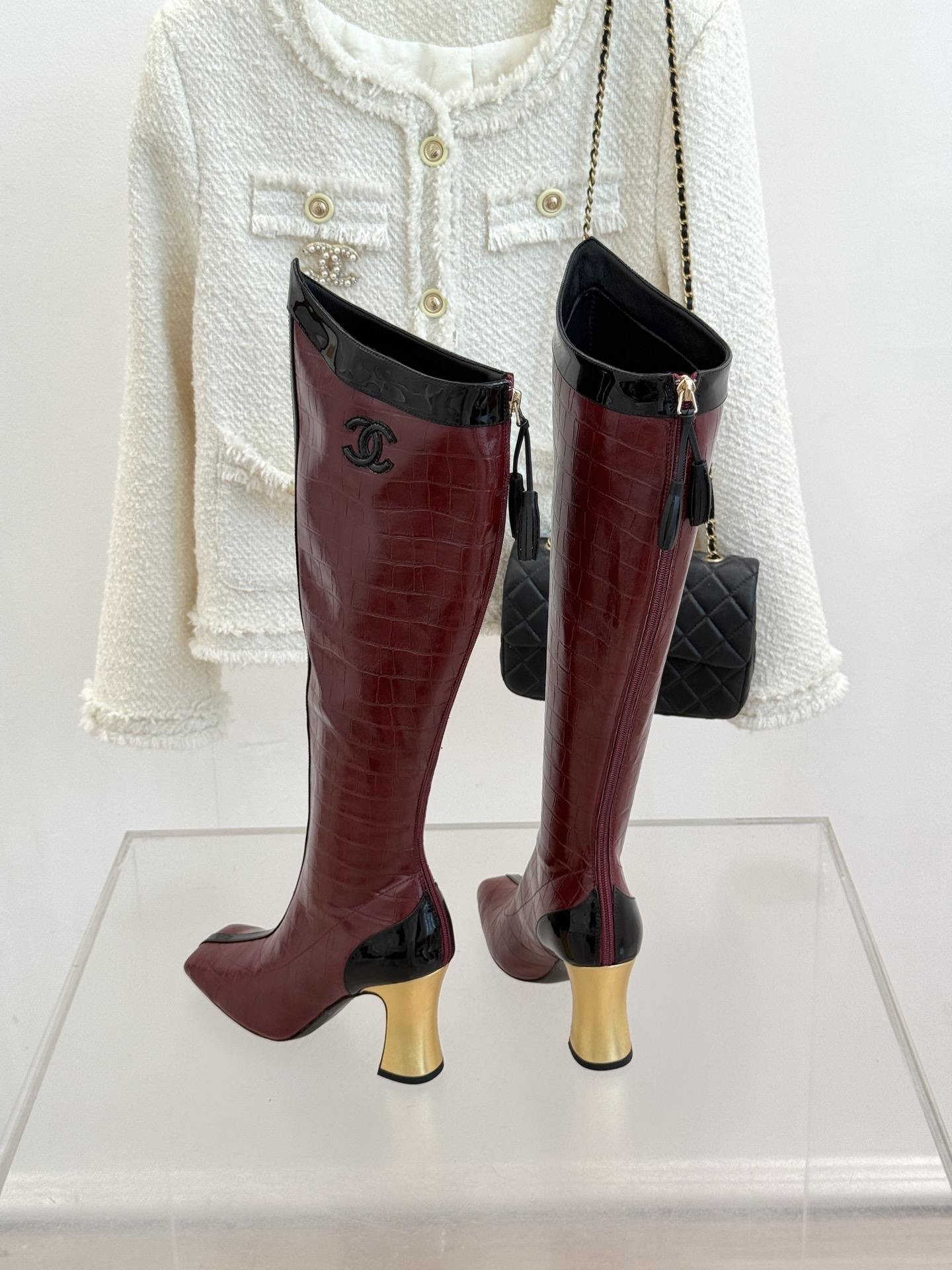 CHANE*|小香26A秋冬新品 双C拼接方头金属跟高跟长靴 秋冬鞋柜必有它位置 时髦精闭眼入不亏 解锁秋冬穿搭万能密码 CHANE*|小香26A秋冬新品 双C拼接方头金属跟高跟长靴 秋冬鞋柜必有它位置 时髦精闭眼入不亏 解锁秋冬穿搭万能密码