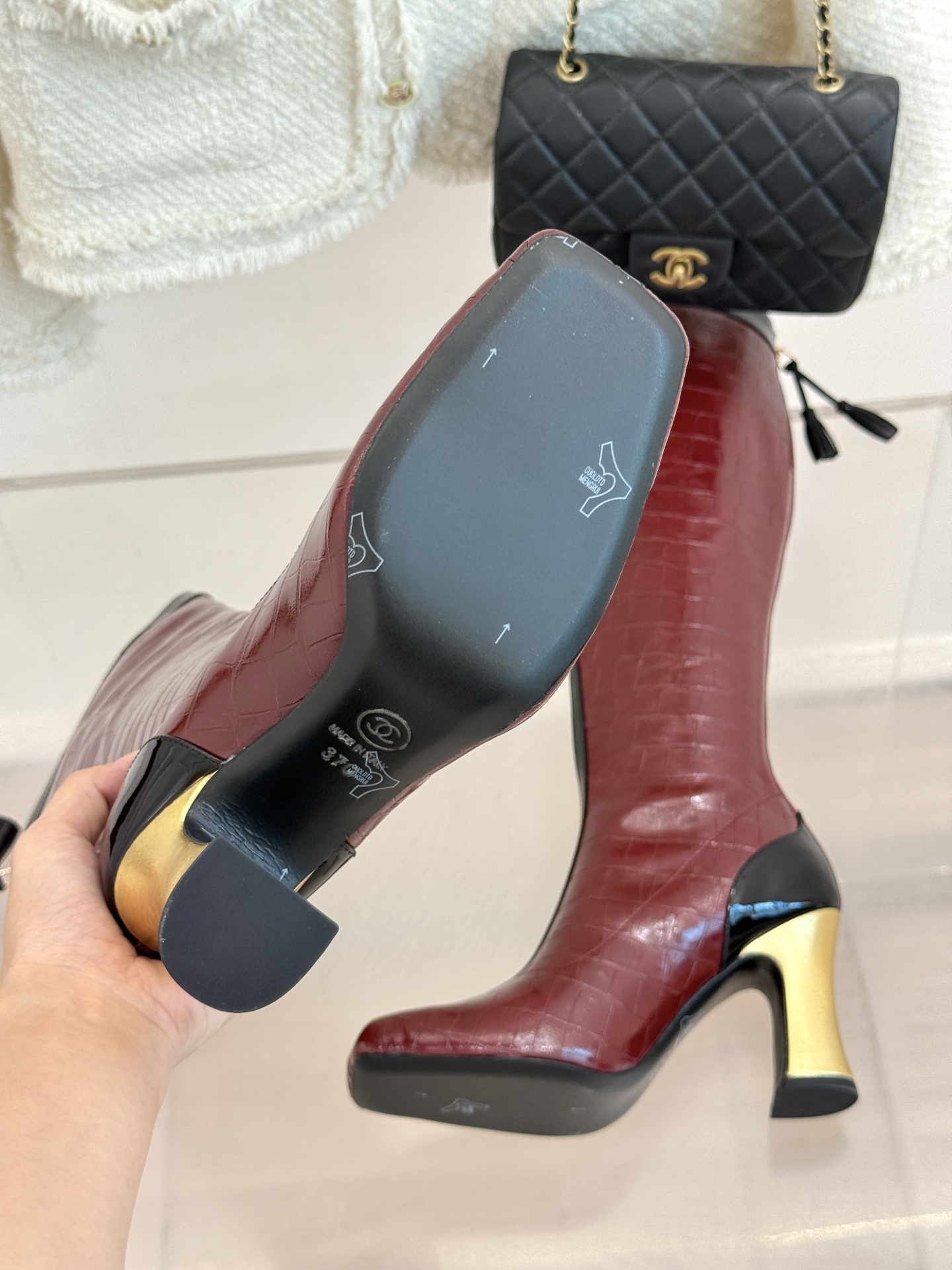 CHANE*|小香26A秋冬新品 双C拼接方头金属跟高跟长靴 秋冬鞋柜必有它位置 时髦精闭眼入不亏 解锁秋冬穿搭万能密码 CHANE*|小香26A秋冬新品 双C拼接方头金属跟高跟长靴 秋冬鞋柜必有它位置 时髦精闭眼入不亏 解锁秋冬穿搭万能密码