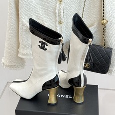 CHANE*|小香26A秋冬新品 双C拼接方头金属跟高跟长靴 秋冬鞋柜必有它位置 时髦精闭眼入不亏 解锁秋冬穿搭万能密码 CHANE*|小香26A秋冬新品 双C拼接方头金属跟高跟长靴 秋冬鞋柜必有它位置 时髦精闭眼入不亏 解锁秋冬穿搭万能密码