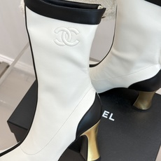CHANE*|小香26A秋冬新品 双C拼接方头金属跟高跟长靴 秋冬鞋柜必有它位置 时髦精闭眼入不亏 解锁秋冬穿搭万能密码 CHANE*|小香26A秋冬新品 双C拼接方头金属跟高跟长靴 秋冬鞋柜必有它位置 时髦精闭眼入不亏 解锁秋冬穿搭万能密码