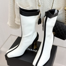 CHANE*|小香26A秋冬新品 双C拼接方头金属跟高跟长靴 秋冬鞋柜必有它位置 时髦精闭眼入不亏 解锁秋冬穿搭万能密码 CHANE*|小香26A秋冬新品 双C拼接方头金属跟高跟长靴 秋冬鞋柜必有它位置 时髦精闭眼入不亏 解锁秋冬穿搭万能密码