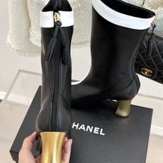 CHANE*|小香26A秋冬新品 双C拼接方头金属跟高跟长靴 秋冬鞋柜必有它位置 时髦精闭眼入不亏 解锁秋冬穿搭万能密码 CHANE*|小香26A秋冬新品 双C拼接方头金属跟高跟长靴 秋冬鞋柜必有它位置 时髦精闭眼入不亏 解锁秋冬穿搭万能密码